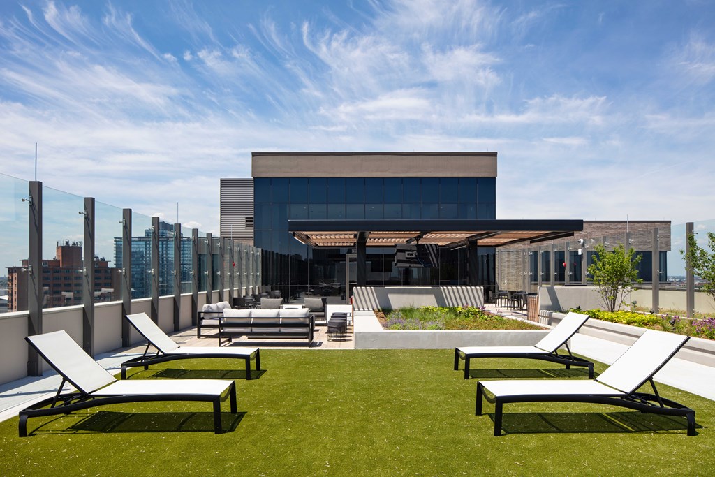 Lounge Seating Area with Chaise Chairs at North+Vine in Chicago, IL, 60610