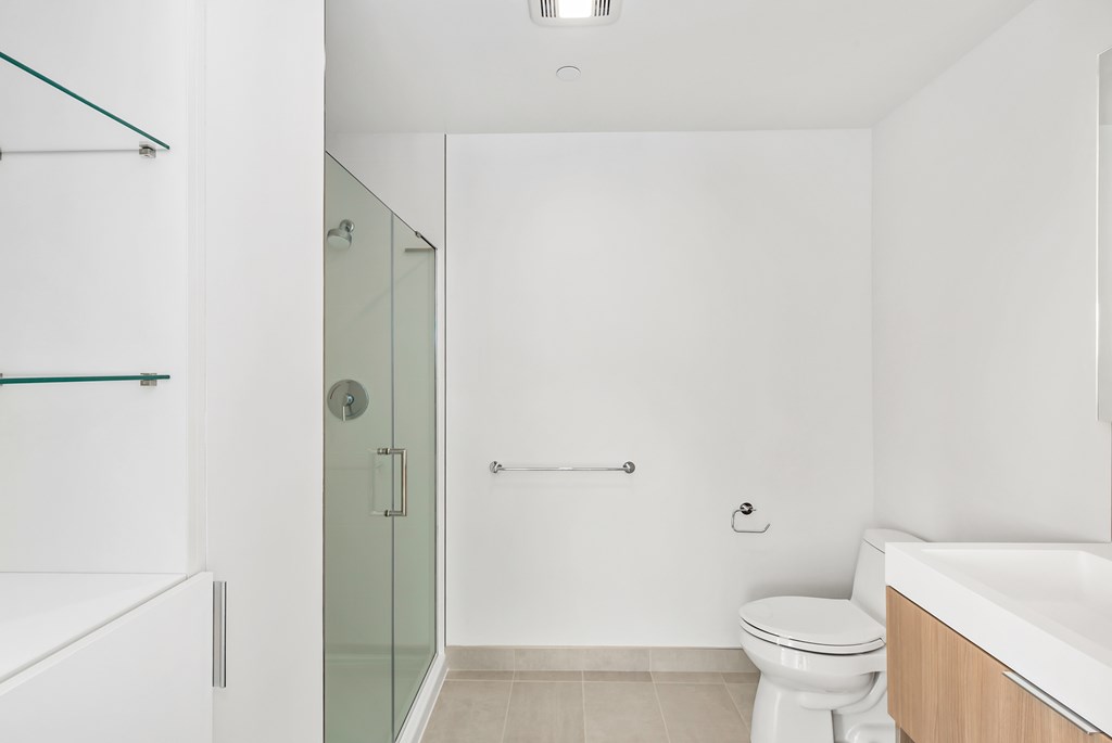 Ora Seaport Bathroom