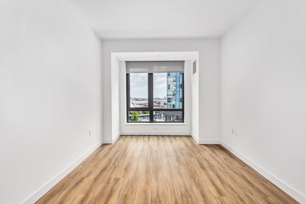 Ora Seaport Vacant Bedroom