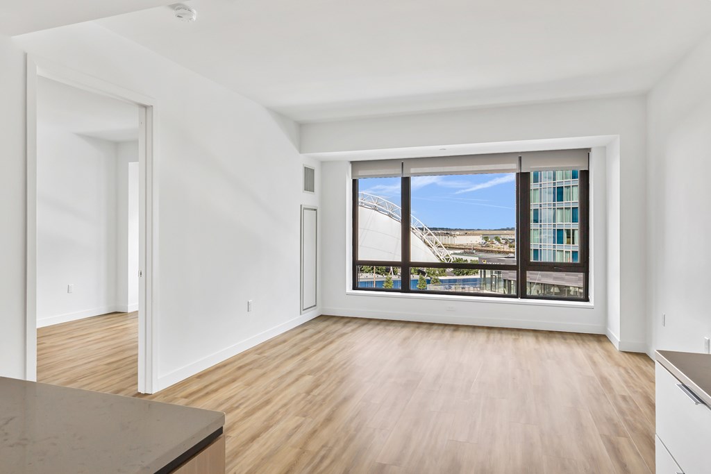 Ora Seaport Vacant Living Room