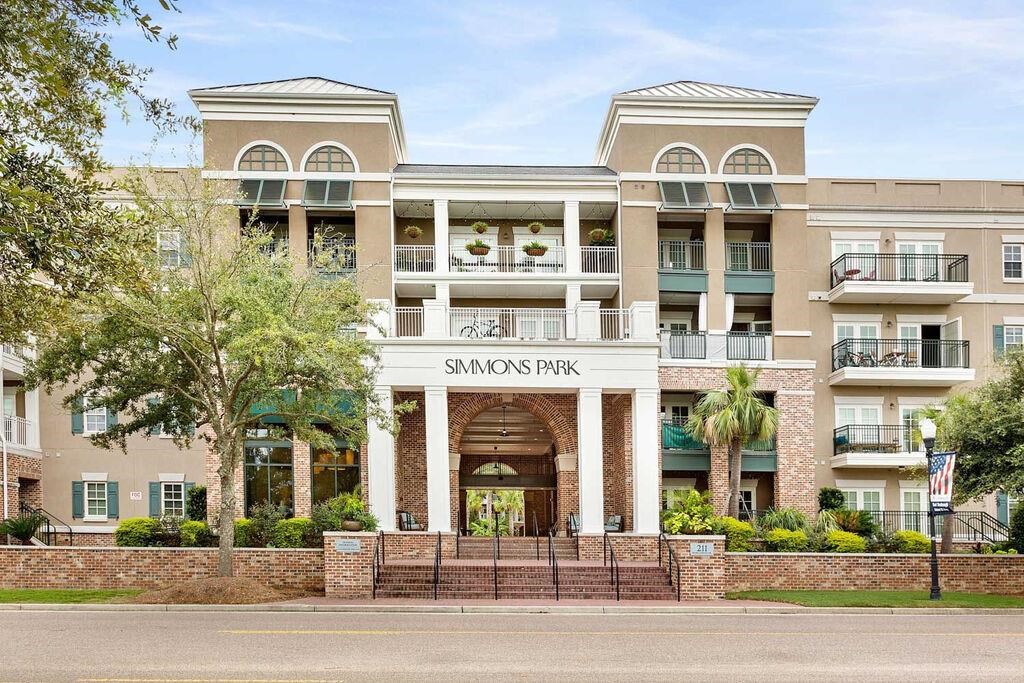 the front of the samosas park apartments building