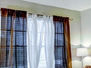 Bedroom with plush carpeting Bedroom with plush carpeting - Photo Gallery 5