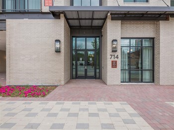 714 McCullough Avenue Studio-2 Beds Apartment for Rent - Photo Gallery 2