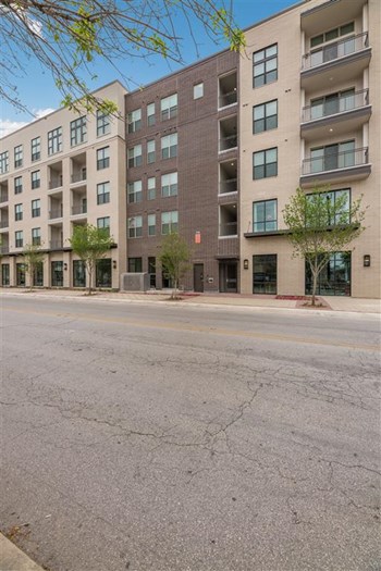 714 McCullough Avenue Studio-2 Beds Apartment for Rent - Photo Gallery 5
