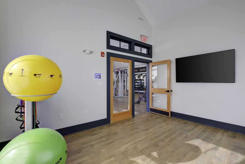 A room with a yellow ball and a green ball.