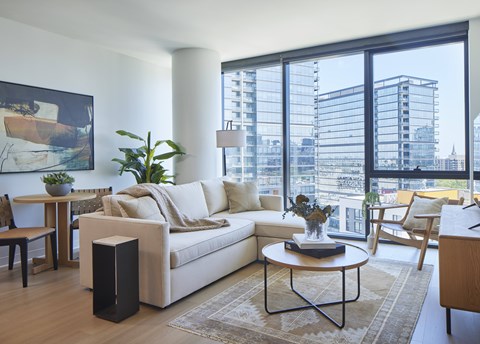 1475 N Kingsbury Studio-2 Beds Apartment for Rent