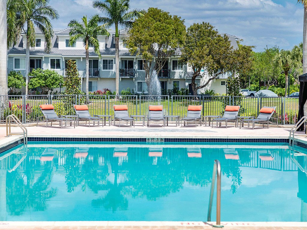 the swimming pool at the resort at longboat key club