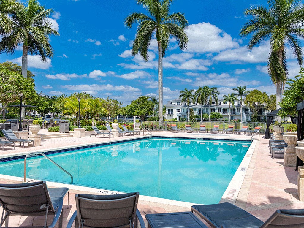 the swimming pool at the resort at longboat key club