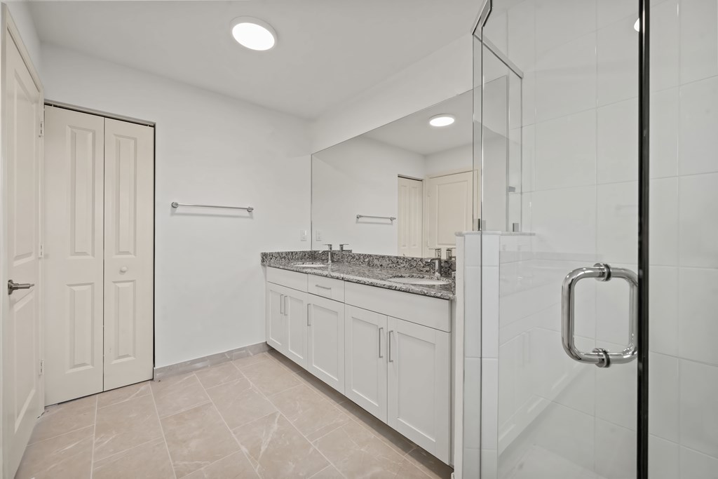 a purple wallpaper with a geometric pattern on it