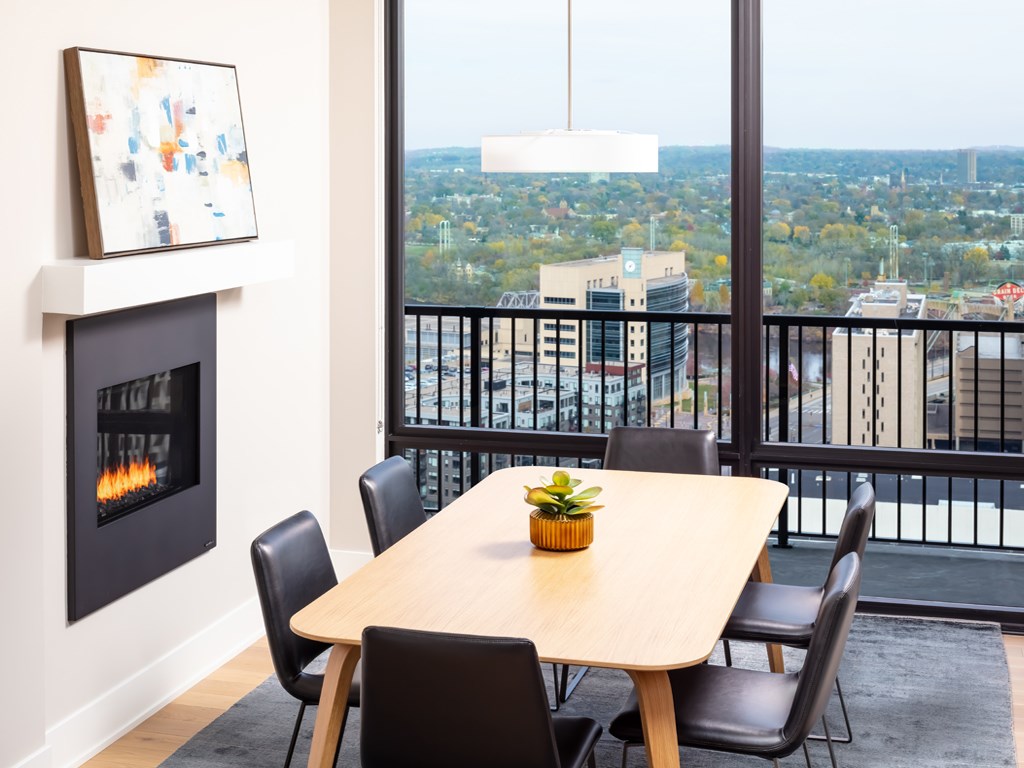 365 Nicollet Furnished Apartment Dining Room