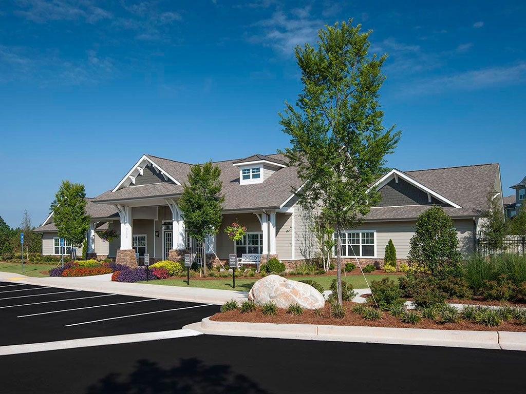 Clubhouse Exterior Photo 01