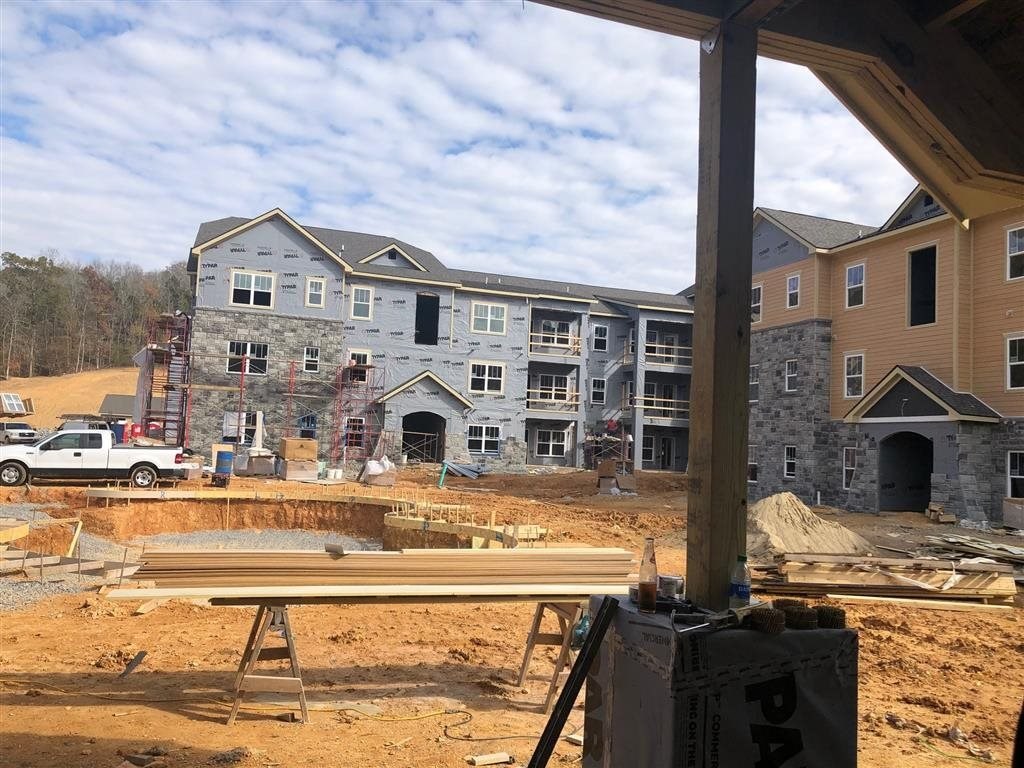 a building is being constructed in the middle of a construction site