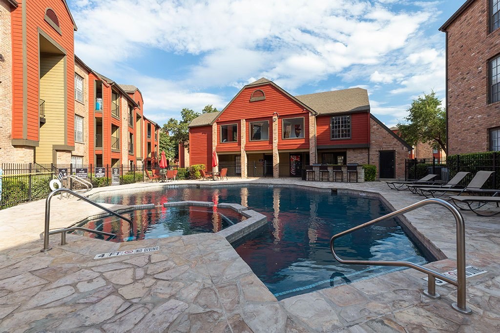 the swimming pool at the resort at governors residence