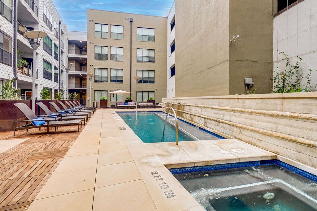 Swimming Pool Pool with Poolside Seating and Spa