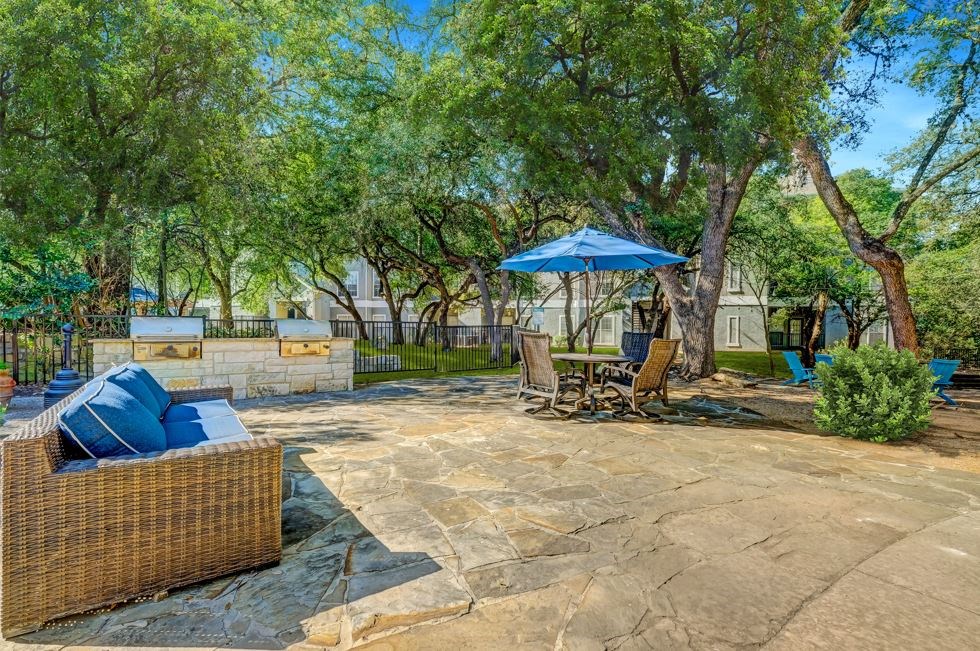 Courtyard with shaded seating