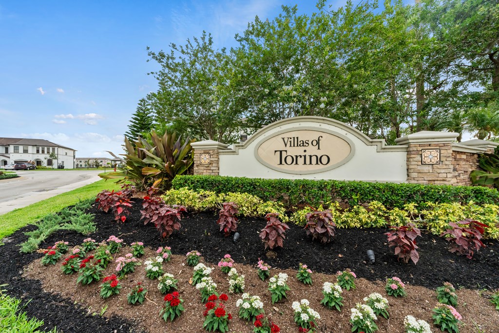 the sign for villas at the entrance to thevillage sign