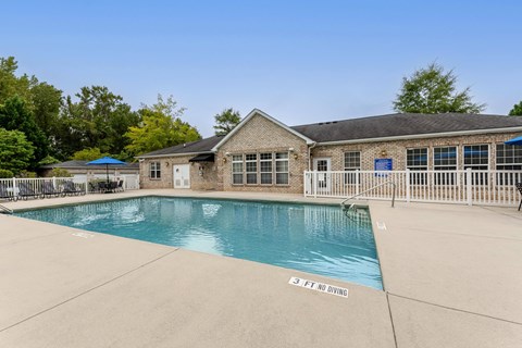 A pool with a 3 feet no diving sign.