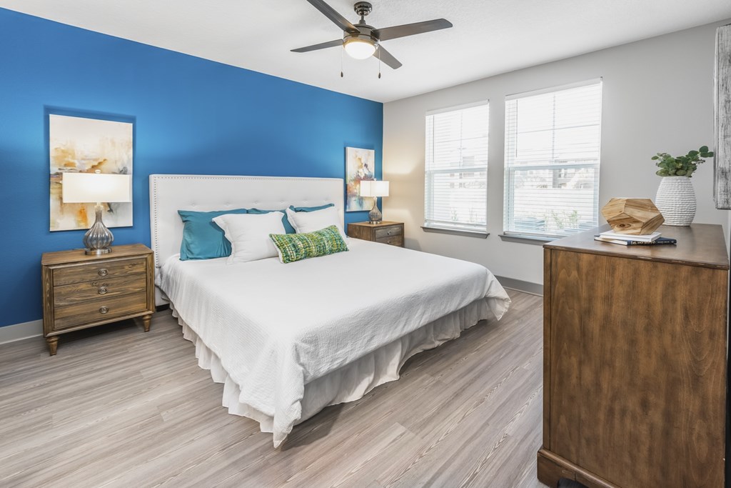the westerly apartments orlando florida  bedroom with carpet and ceiling fan