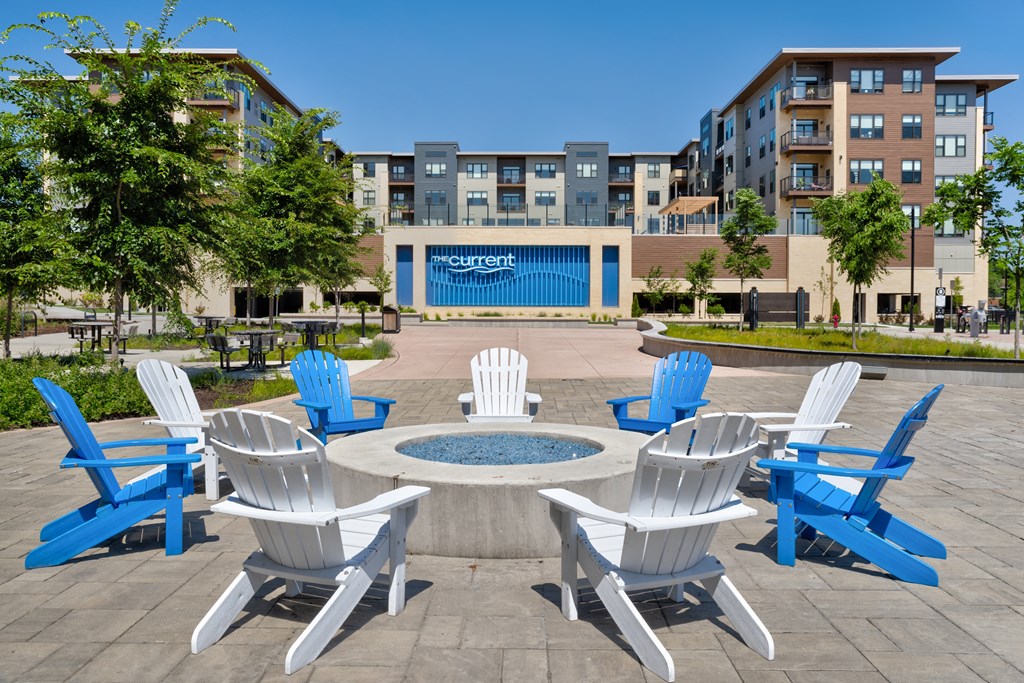 Amenity, Luxury, Resident, Apartment, High end, Monona, pool, river, waterfront, public park, gas fire pit