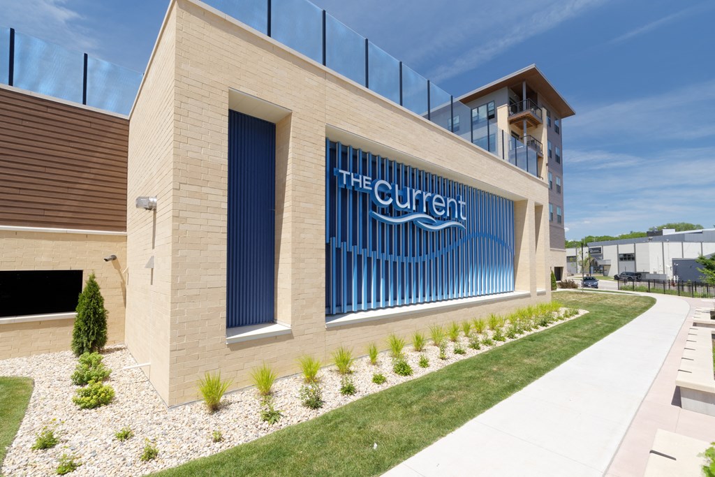 Amenity, Luxury, Resident, Apartment, High end, Monona, pool, river, waterfront