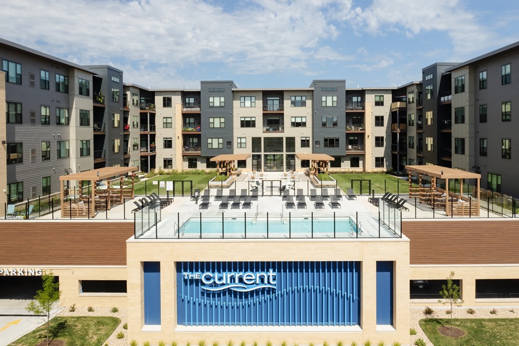 Amenity, Luxury, Resident, Apartment, High end, Monona, pool, rooftop, courtyard