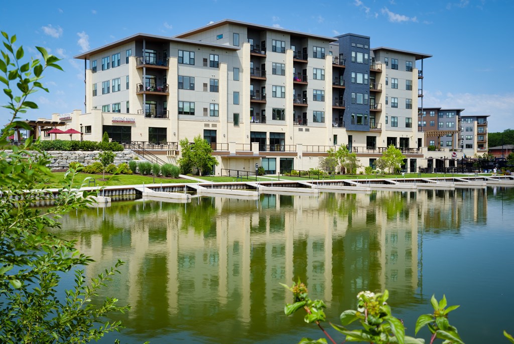 Amenity, Luxury, Resident, Apartment, High end, Monona, pool, river, waterfront