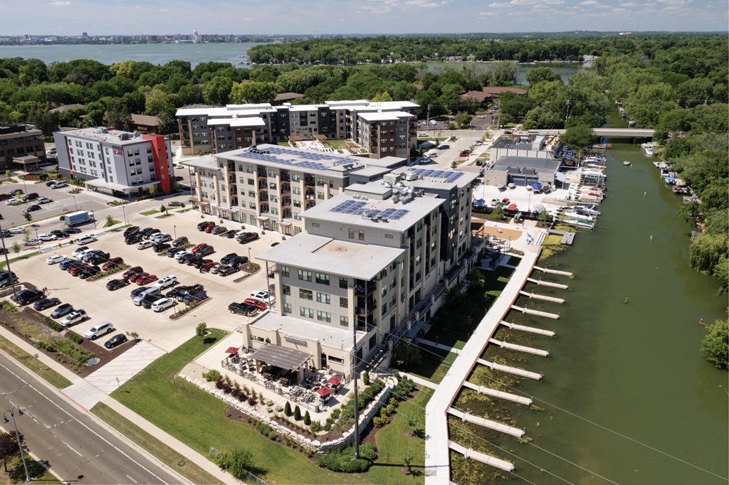 Amenity, Luxury, Resident, Apartment, High end, Monona, pool, river, waterfront