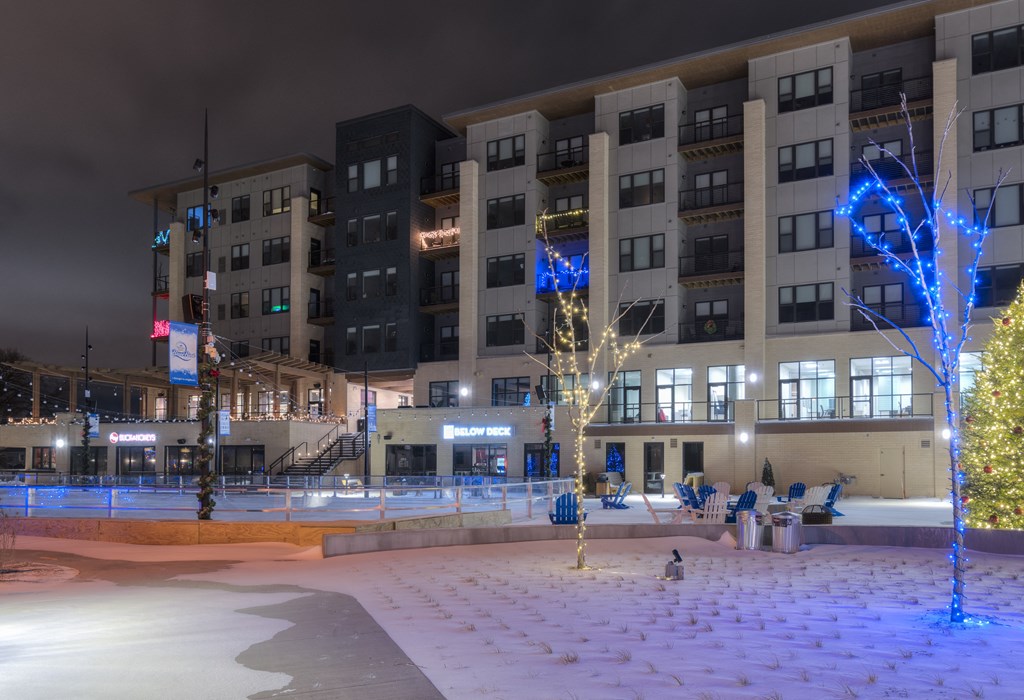 Amenity, Luxury, Resident, Apartment, High end, Monona, pool, river, waterfron