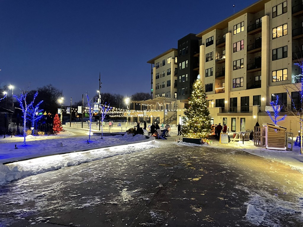 Amenity, Luxury, Resident, Apartment, High end, Monona, pool, river, waterfront