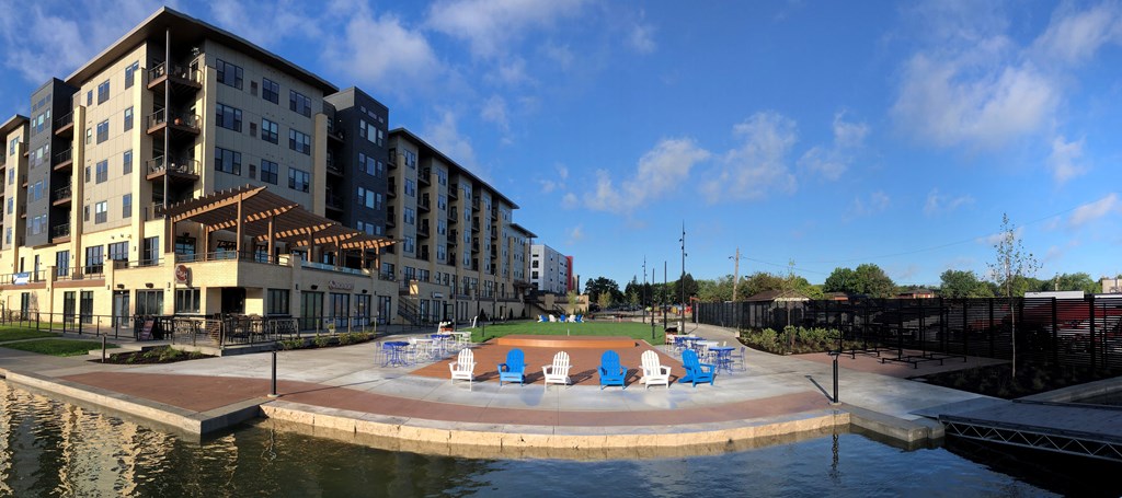 Amenity, Luxury, Resident, Apartment, High end, Monona, pool, river, waterfront