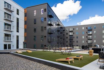 an exterior view at Riverhouse Apartments, Fargo, North Dakota