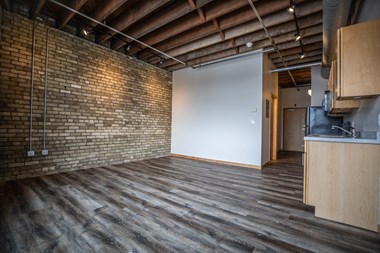 309 Roberts Street North Studio Apartment for Rent - Photo Gallery 3