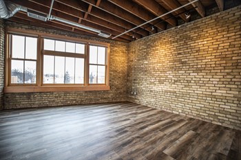 309 Roberts Street North Studio-1 Bed Apartment for Rent - Photo Gallery 2