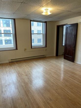 408 1/2 - 412 1/2 Broadway N 1-2 Beds Apartment for Rent - Photo Gallery 5