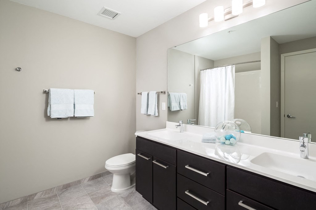 4 Marq - Bathroom with Double Vanity and Large Mirror