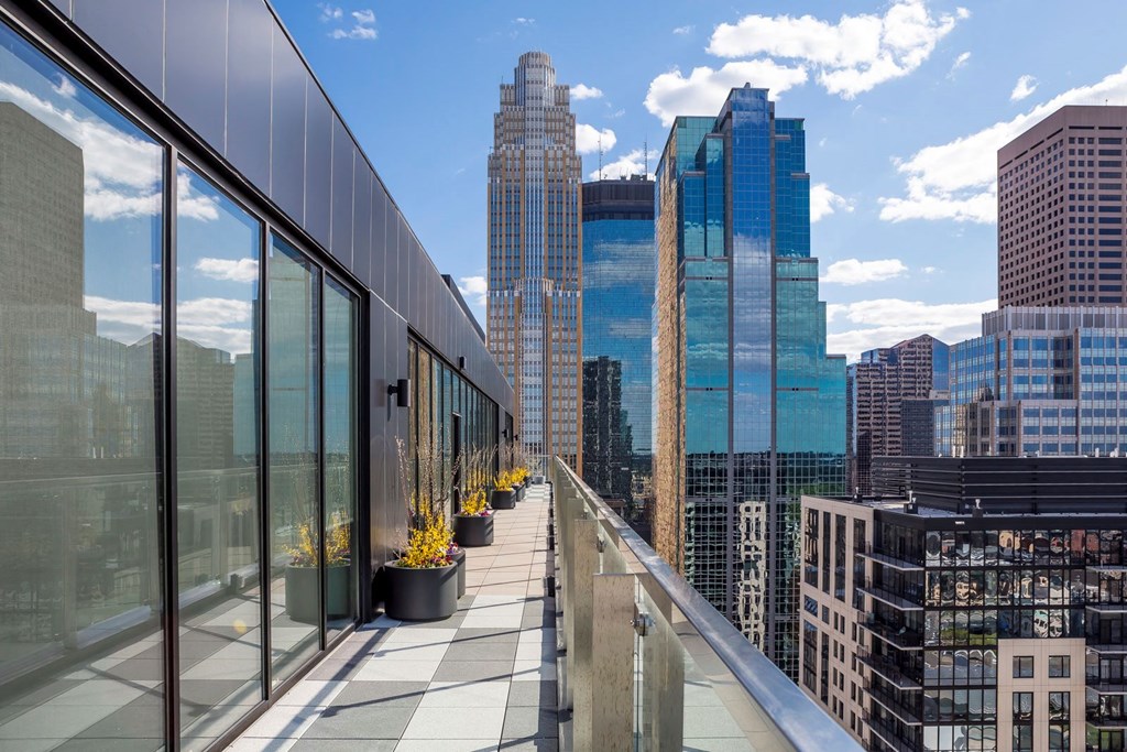 4Marq - Rooftop Patio and Views of City