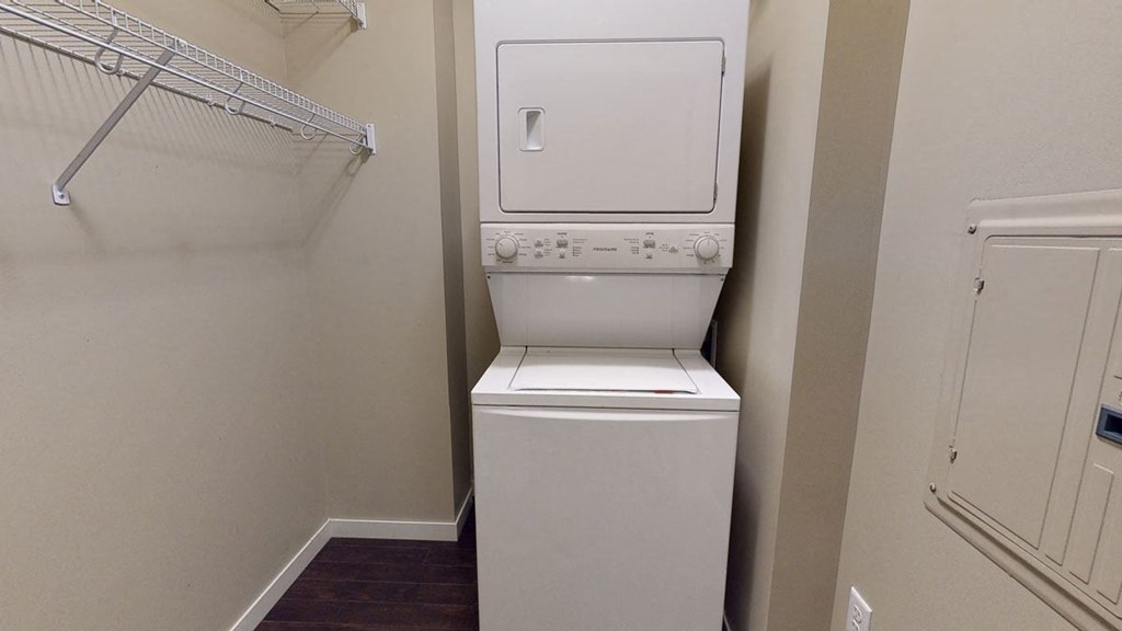 222 Hennepin - In-suite washer and dryer