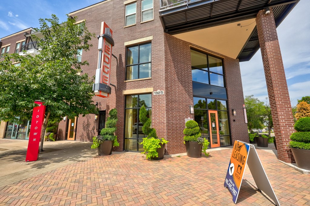 the building in which the hotel is located