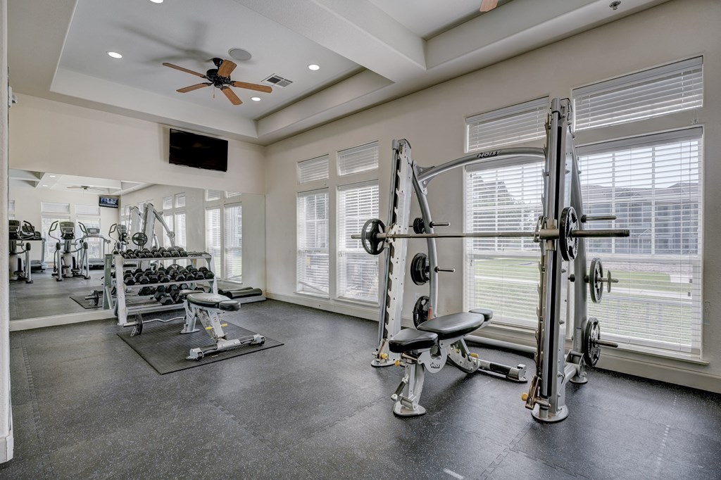 the gym at the whispering winds apartments in pearland, tx