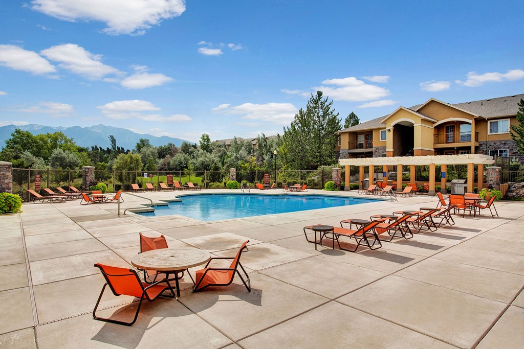 Legends at River Oaks Pool Lounge Area