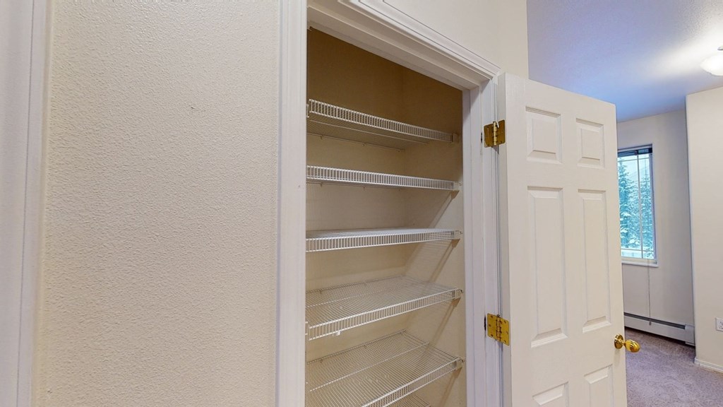 The Highlands Luxury Apartments - Closet