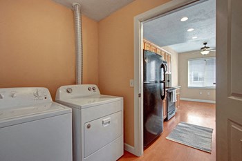 Bridges - kitchen plus washer and dryer, Weidner Real Estate Properties - Photo Gallery 3