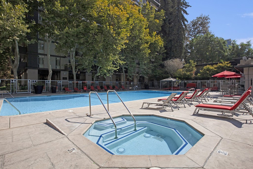 Capitol Towers Pool with Hot Tub/Spa