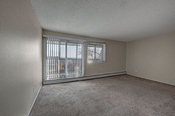 Cedar Gardens Living Room - Photo Gallery 3