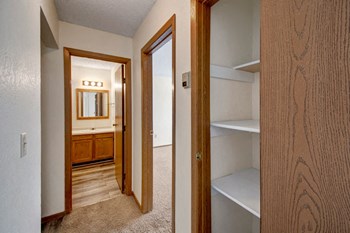 century court hallway storage closet - Photo Gallery 4