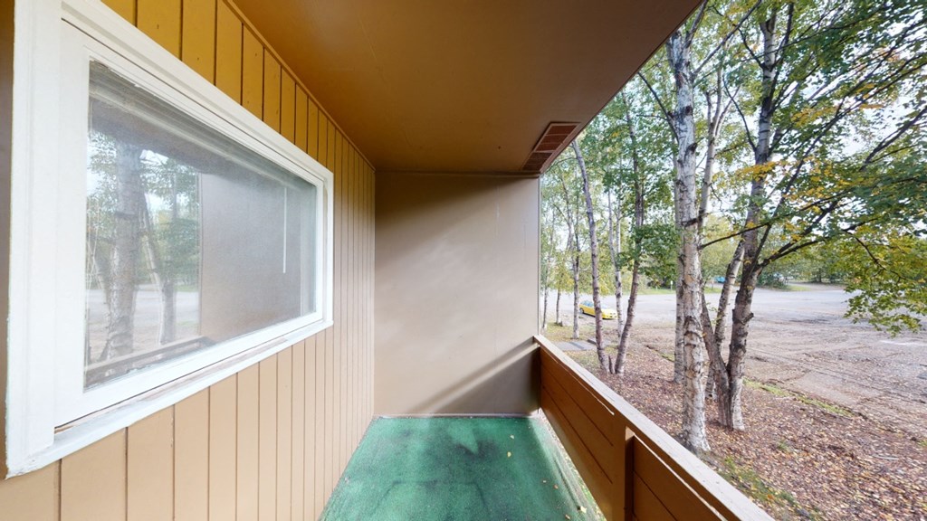 Country Lane Apartments - Balcony