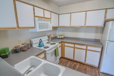 9501 S I-35 Service Rd 1-2 Beds Apartment for Rent - Photo Gallery 1