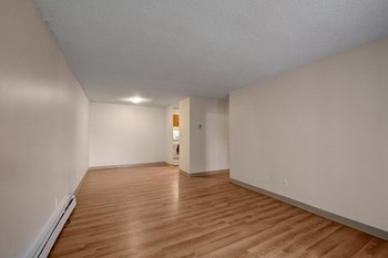 Gateway Garden Open Floorplan - Photo Gallery 4