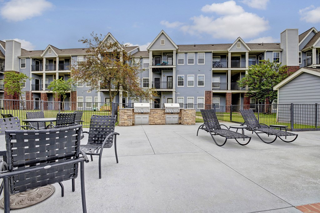 Large Space with two barbecues and seating Apartments for rent Springdale AR