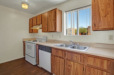 2525 North Los Altos Ave. 1 Bed Apartment for Rent Photo Gallery 1